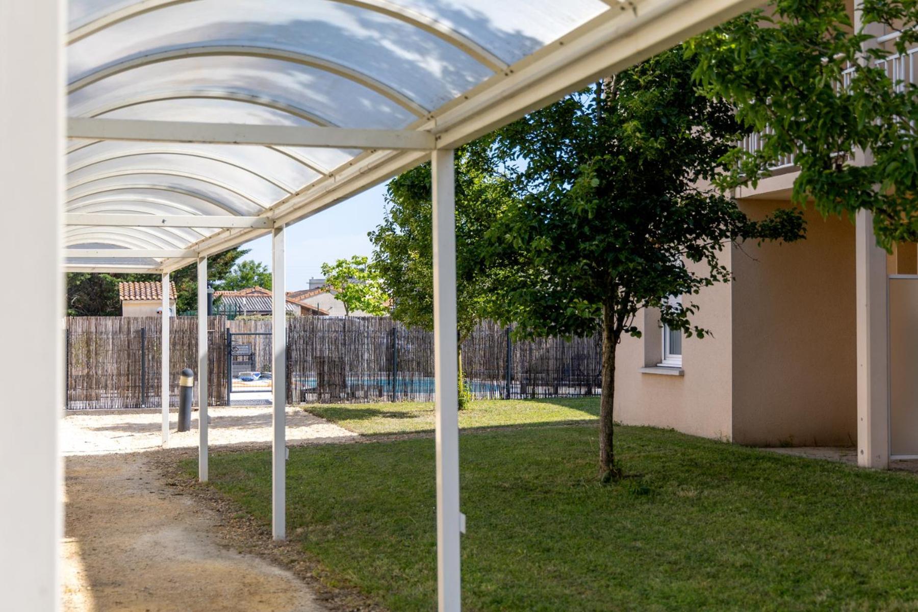 Patio Parc Résidence Argenton-l'Eglise Exterior foto